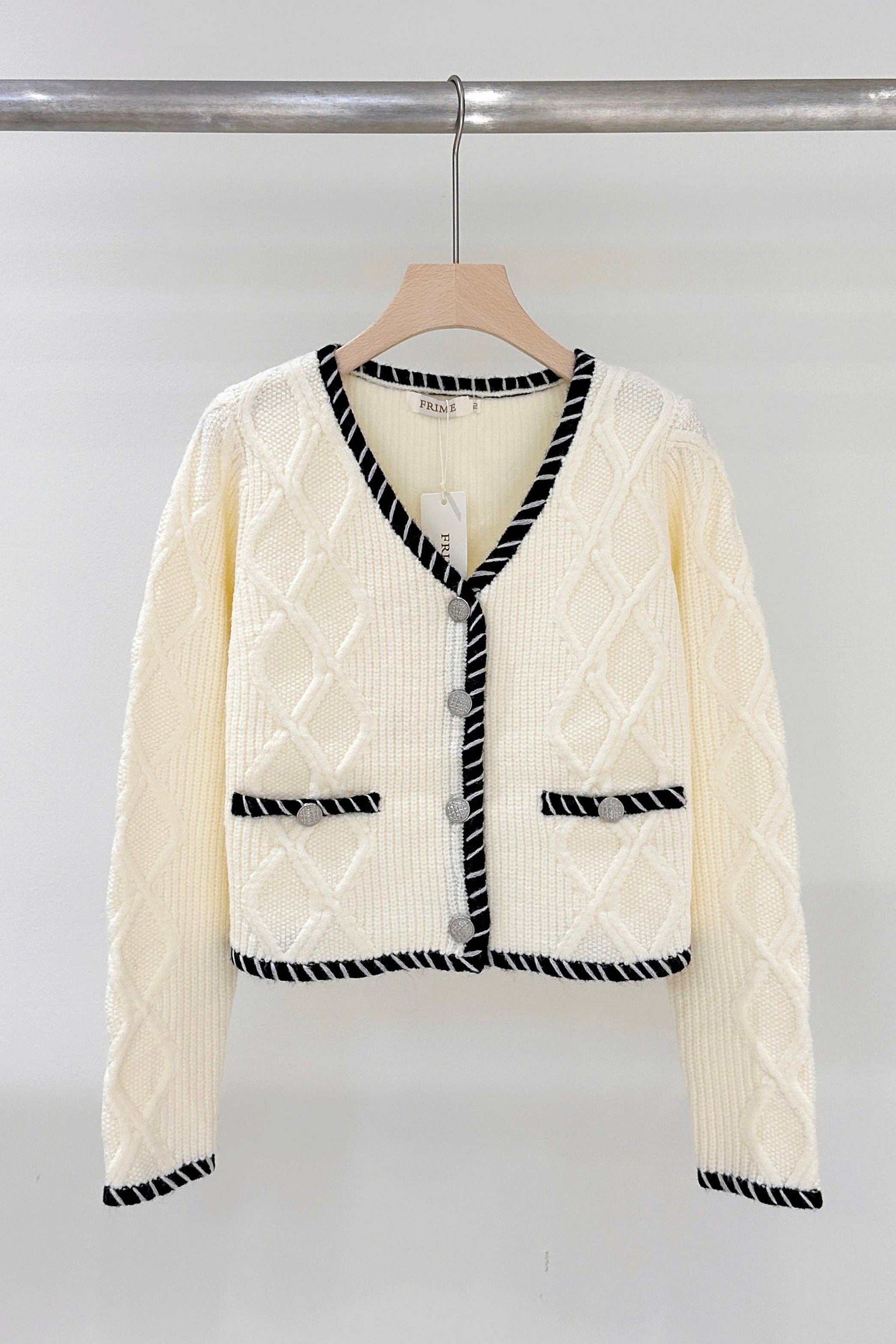 Cardigan en maille avec bordure à rayures